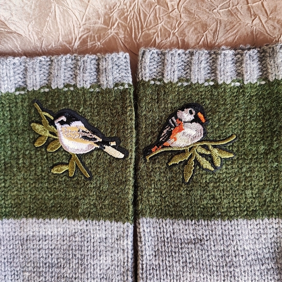 Fingerless Gloves Thumb Holes Olive Green Gray Embroidered Birds Mittens NEW - Picture 3 of 10